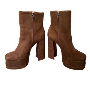 Suede Selene block heel schutz size 8.5